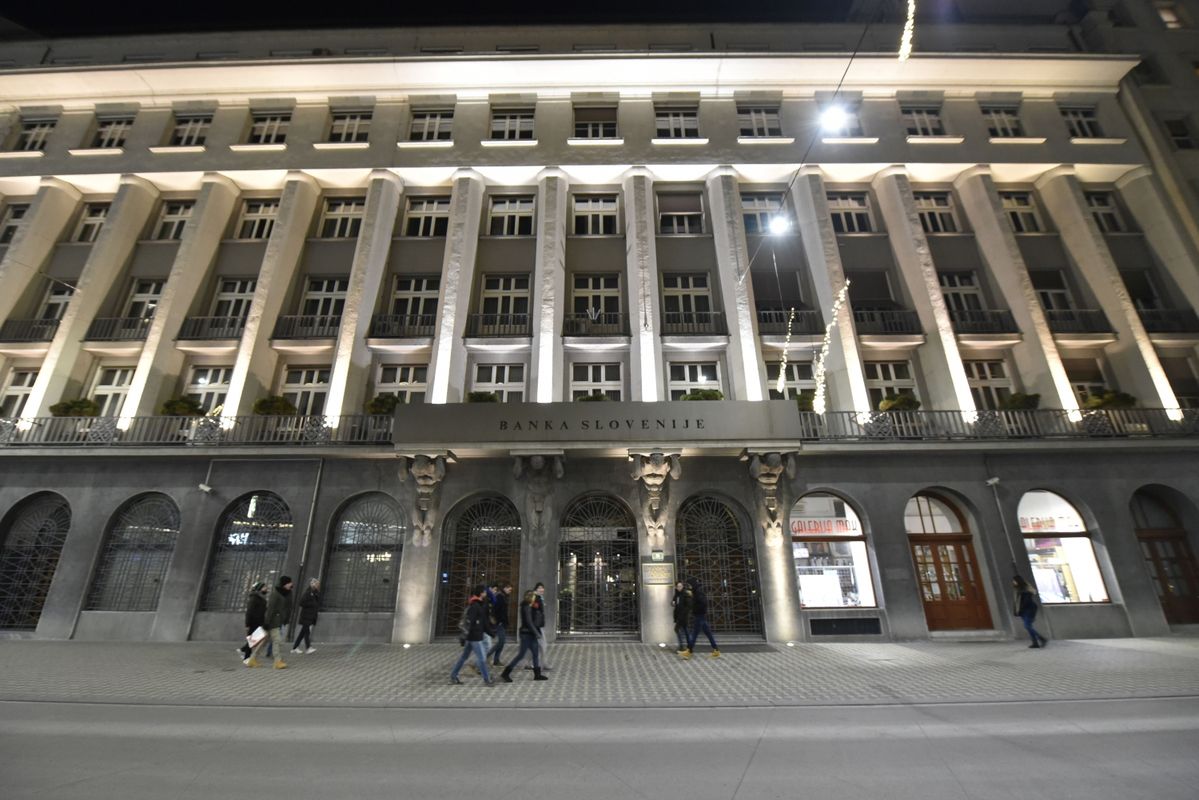 Sporni zakon določa, da naj bi se odškodnine poplačale iz prihodnjih dobičkov Banke Slovenije. Foto: BoBo