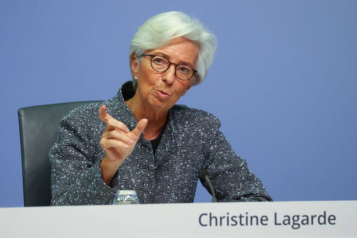 Šok, ki ga za gospodarstvo predstavlja širjenje koronavirusa, je velik, a je lahko le začasen, meni predsednica ECB-ja Christine Lagarde. Foto: Reuters
