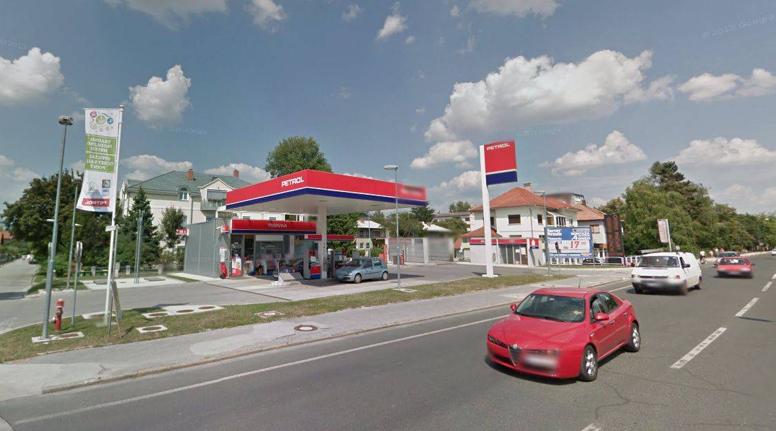 Število Petrolovih bencinskih servisov je ob koncu leta 2019 znašalo 509, od tega 318 v Sloveniji, 110 na Hrvaškem, 42 v Bosni in Hercegovini, 14 v Srbiji, 14 v Črni gori in 11 na Kosovu. Foto: Google Maps