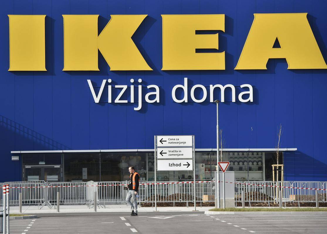 Švedski pohištveni velikan, Ikea, je po božiču občutno dvignil cene, kar so kupci hitro izpostavili na družbenih omrežjih. Foto: BoBo/Žiga Živulović ml.