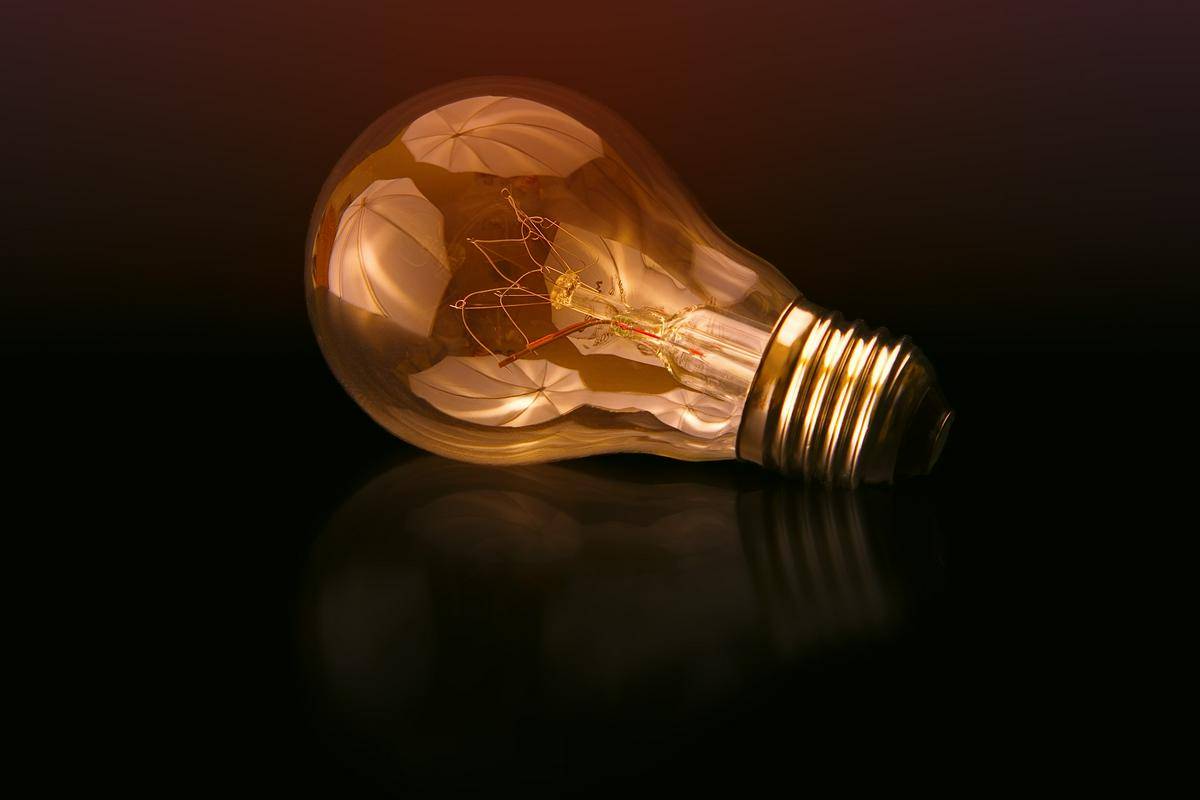 Agencija za energijo je za odjemalce elektrike zvišala tarifne postavke omrežnine za distribucijski sistem. Foto: Pixabay