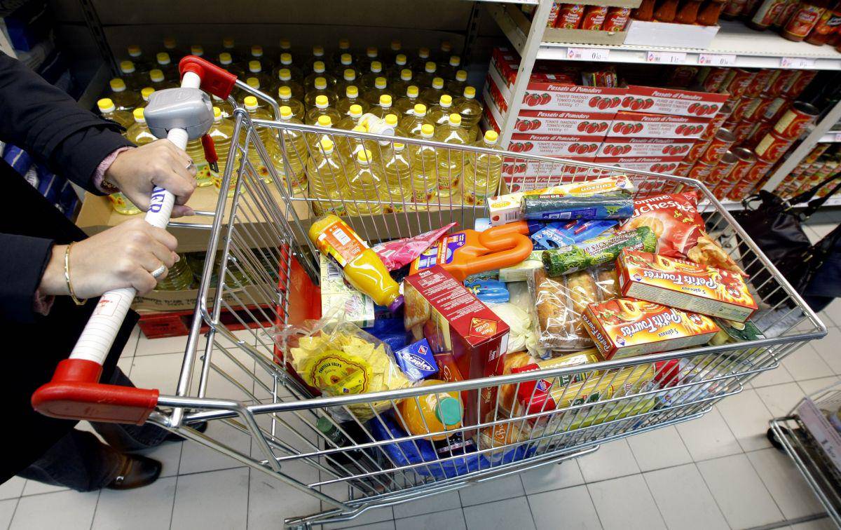 K aprilski inflaciji so levji delež prispevale naraščajoče cene hrane. Foto: Reuters