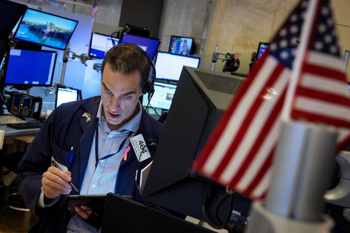 Začetek tedna je bil na borzah v New Yorku negotov in predvsem na Nasdaqu negativen. V torek je kazalo, da bi lahko elitni Dow Jones (29.239) pridobil kar nekaj točk, toda konec trgovanja je bil spet precej pesimističen in Dow se je zvišal le za 0,12 odstotka. Foto: Reuters