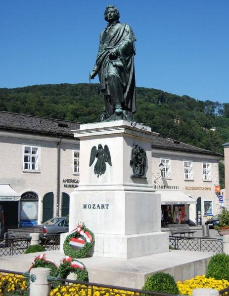 Spomenik Mozart