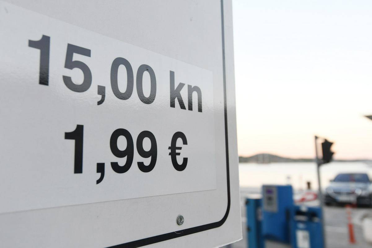 Trenutno morajo biti vse cene napisane v evrih in kunah. Foto: BoBo