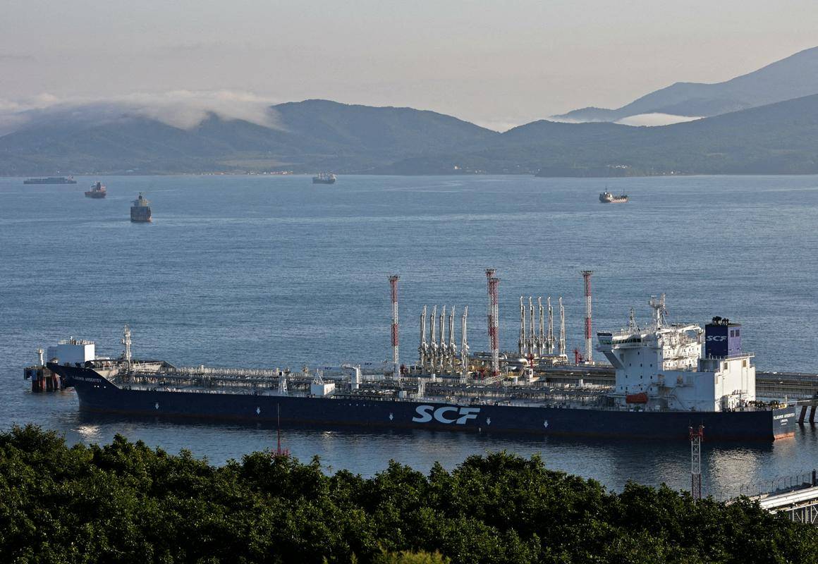 Rusija večino svojih prihodkov ustvari z izvozom nafte in plina. Foto: Reuters