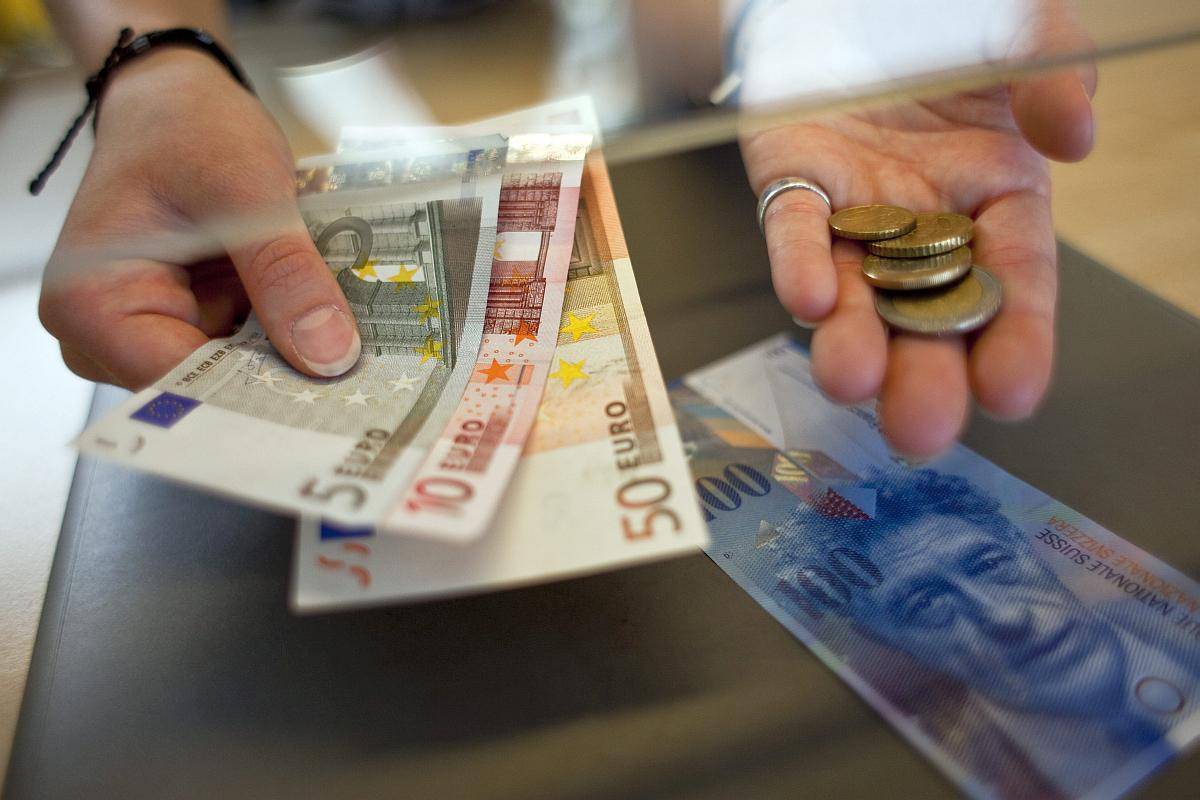 Švicarski franki Foto: EPA
