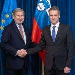 Hahn na obisku v Sloveniji pojasnjeval razloge za revizijo večletnega finančnega okvira EU-ja