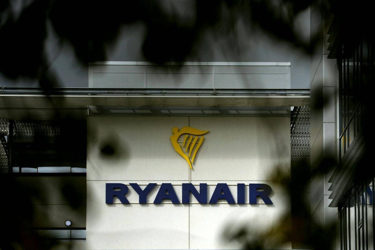 Ryanair je z ameriškim proizvajalcem letal Boeing sklenil pogodbo o dobavi 57 letal do prihodnjega marca, a pri irskem prevozniku zdaj pričakujejo, da jih bodo do takrat dobili le od 40 do 45. Foto: Reuters