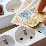 Cene elektrike za gospodinjstva v drugi polovici 2023 precej pod povprečjem EU-ja