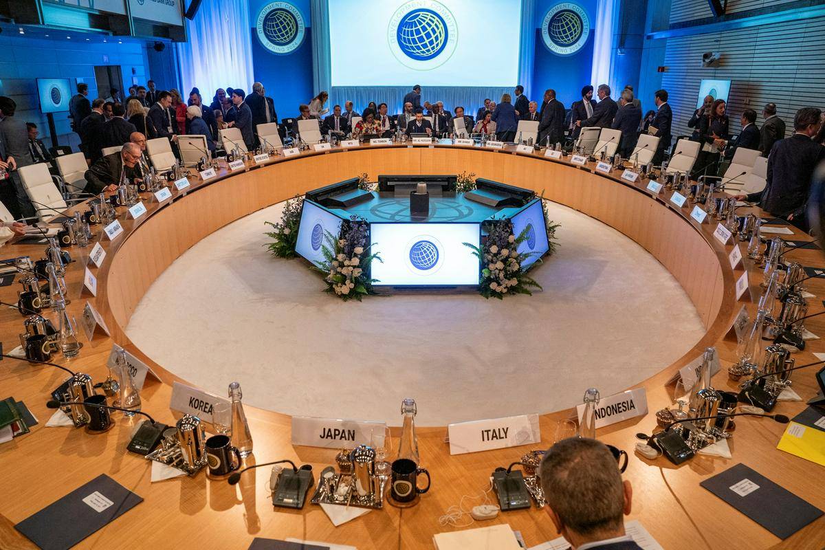 Delegati odbora za razvoj med spomladanskim zasedanjem Svetovne banke in Mednarodnega denarnega sklada v Washingtonu. Foto: Reuters