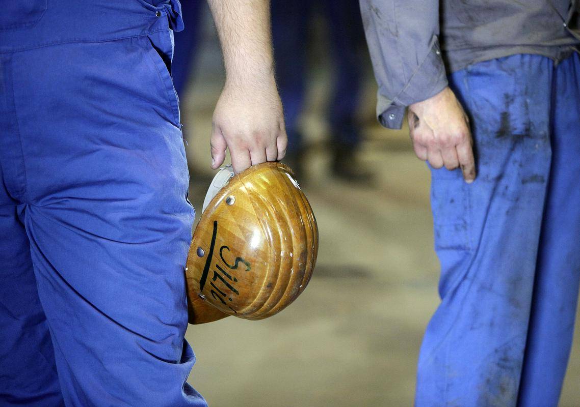 Poklicev, kot so zidarji, vodovodni inštalaterji, keramičarji, ne smemo zaničevati, saj brez njih ne gre, sporočajo z obrtne zbornice. Foto: BoBo