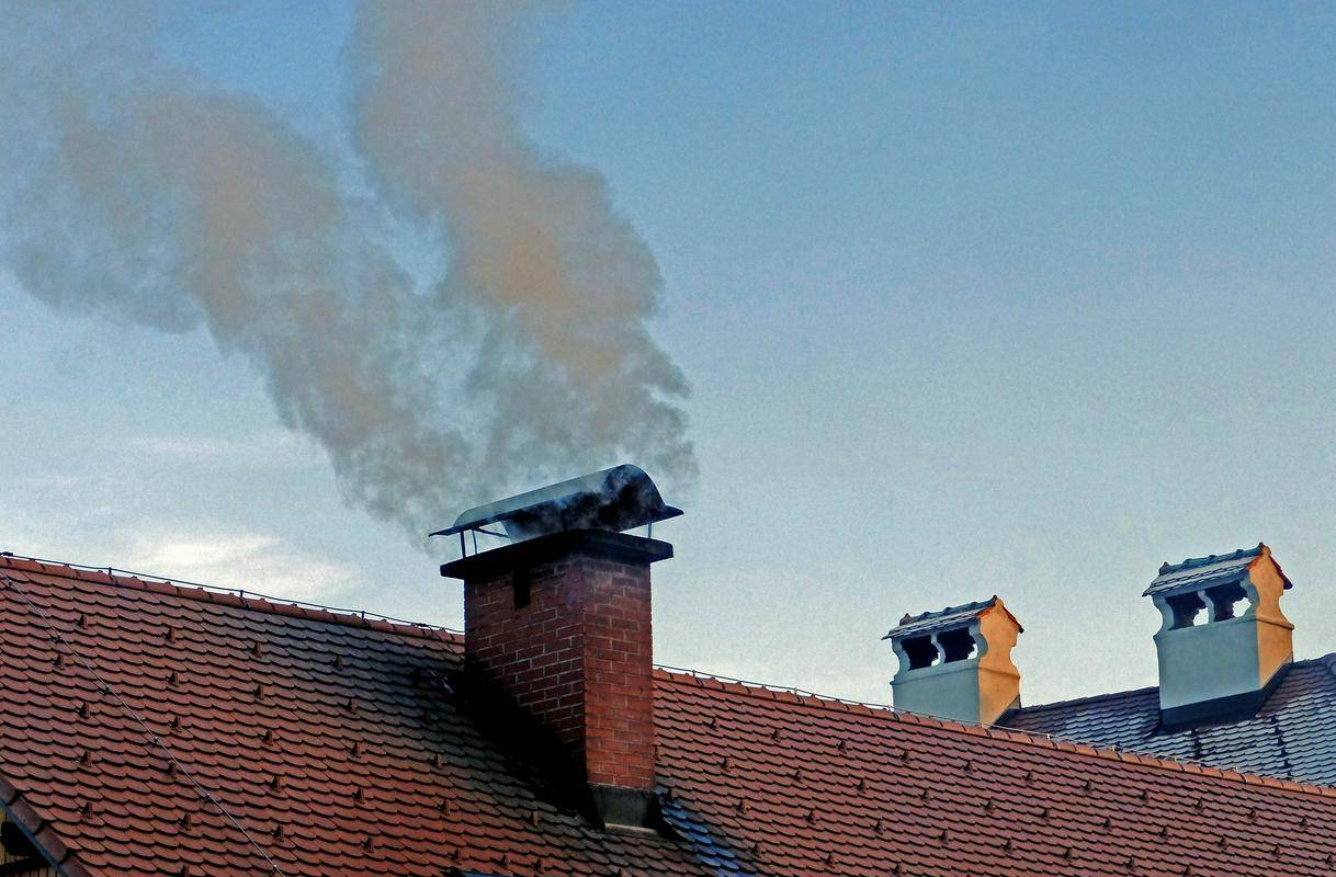 Nad kakovostjo kurilnih naprav naj bi bedela tržna inšpekcija. Foto: BoBo