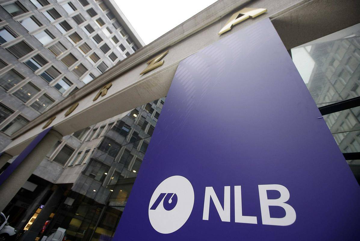 Tečaj Nove Ljubljanske banke je februarja dosegel že 114 evrov, trenutno pa je dobrih deset evrov nižje, kar pomeni, da je predvidena dividendna donosnost za letos (banka naj bi v dveh delih izplačala 11 evrov dividende) več kot desetodstotna. Včeraj je banka sporočila, da bo prvi del dividende (5,5 evra) izplačan 26. junija, prvi trgovalni dan brez upravičenja do dividende bo petek, 21. junij. Foto: BoBo Tečaj Nove Ljubljanske banke je februarja dosegel že 114 evrov, trenutno pa je dobrih deset evrov nižje, kar pomeni, da je predvidena dividendna donosnost za letos (banka naj bi v dveh delih izplačala 11 evrov dividende) več kot desetodstotna. Včeraj je banka sporočila, da bo prvi del dividende (5,5 evra) izplačan 26. junija, prvi trgovalni dan brez upravičenja do dividende bo petek, 21. junij. Foto: BoBo