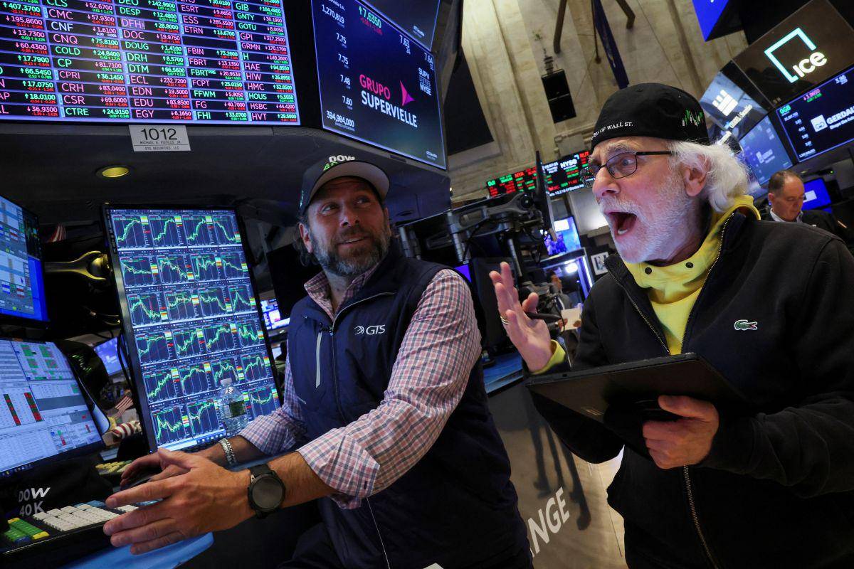 V torek sta newyorška indeksa S & P 500 (5.321 točk) in Nasdaq (16.832 točk) dosegla novi rekordni vrednosti, medtem ko je elitni Dow Jones od zgodovinskega vrha oddaljen le dobrih sto točk. Foto: Reuters