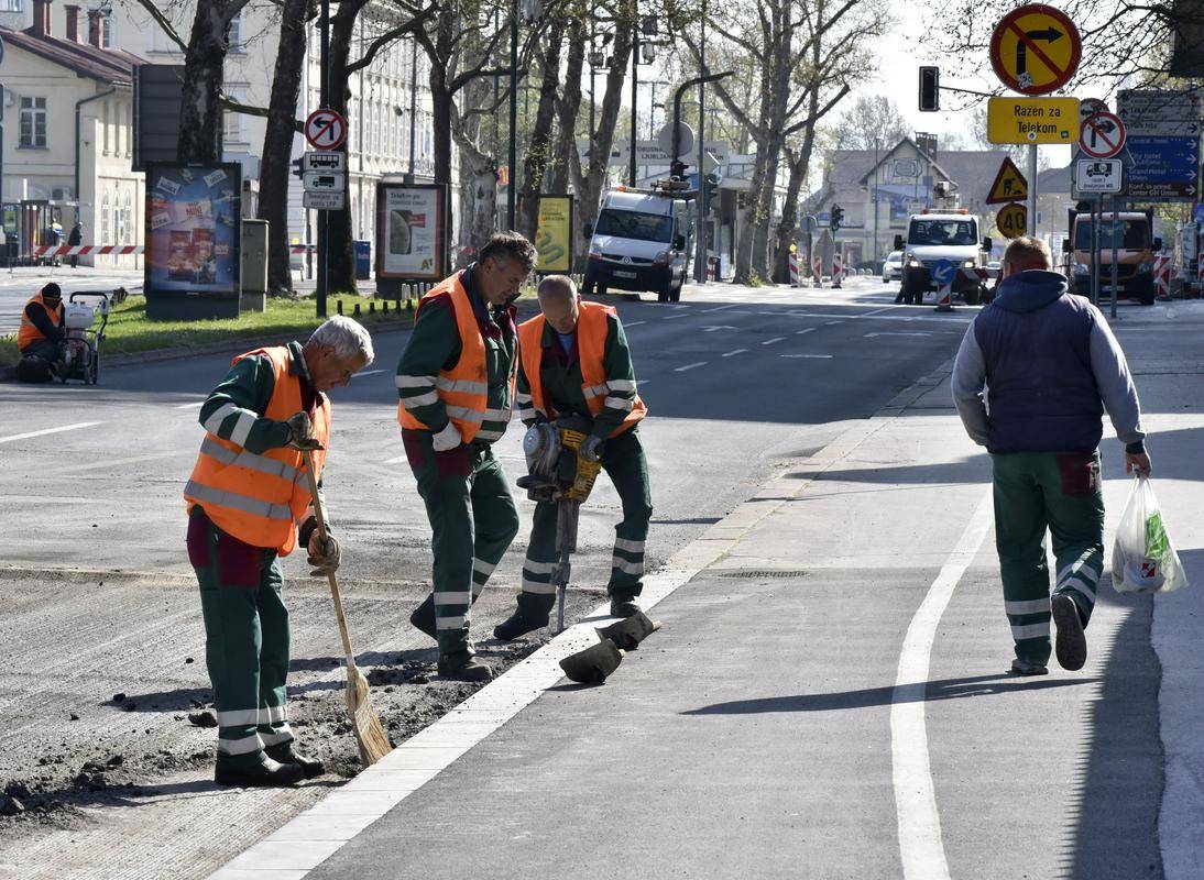 V evrskem območju so se stroški dela na uro v gradbeništvu zvišali za 5,2 odstotka. Foto: BoBo/Žiga Živulović ml.