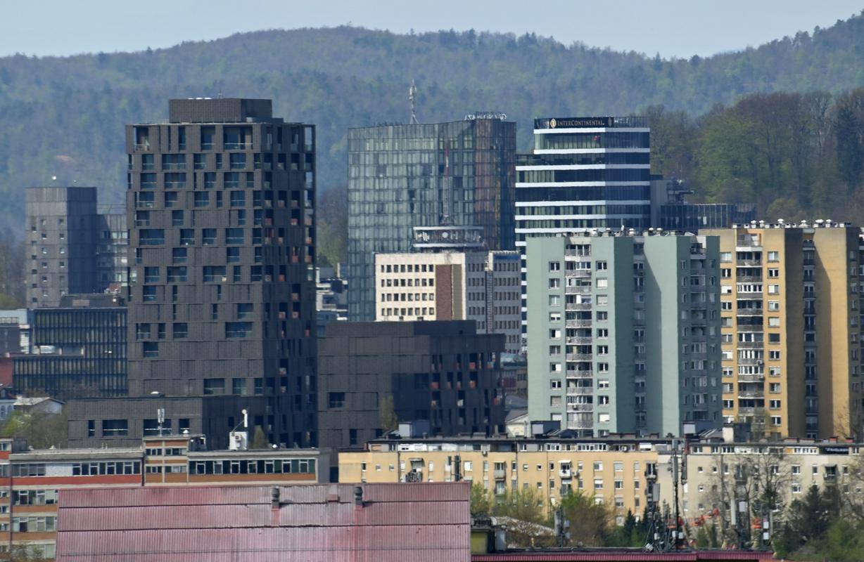 Vlada napoveduje 100 milijonov evrov letno za gradnjo javnih stanovanj. Foto: BoBo